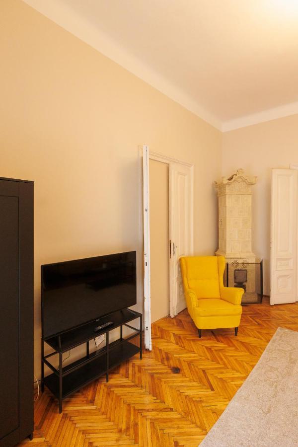 טימישוארה Spacious Flat In Old Town Wi-Fi מראה חיצוני תמונה
